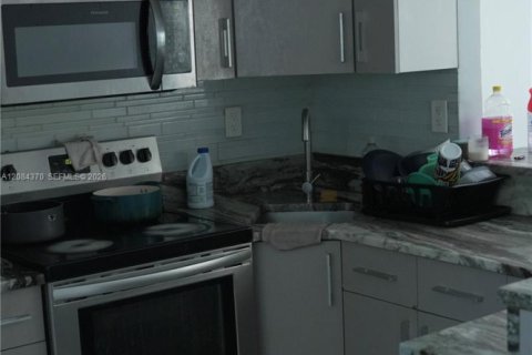Immobilier commercial à vendre à Miami, Floride: 205.5 m2 № 2390140 - photo 16