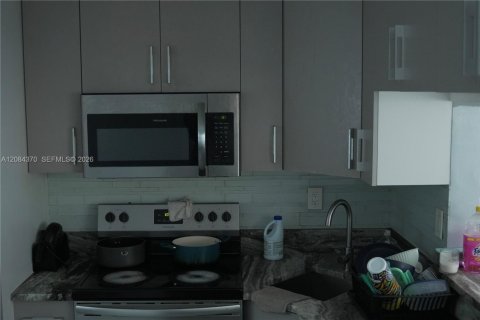 Immobilier commercial à vendre à Miami, Floride: 205.5 m2 № 2390140 - photo 15