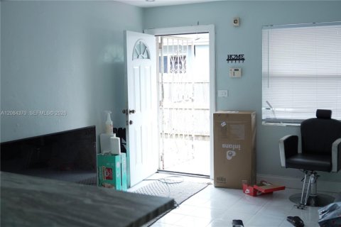 Immobilier commercial à vendre à Miami, Floride: 205.5 m2 № 2390140 - photo 17