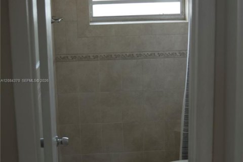 Immobilier commercial à vendre à Miami, Floride: 205.5 m2 № 2390140 - photo 7