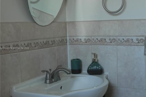 Immobilier commercial à vendre à Miami, Floride: 205.5 m2 № 2390140 - photo 9