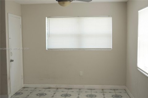 Immobilier commercial à vendre à Miami, Floride: 205.5 m2 № 2390140 - photo 4