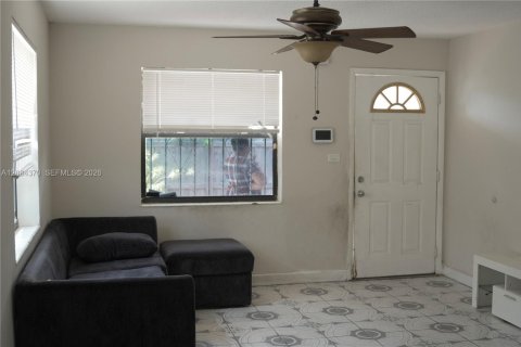 Immobilier commercial à vendre à Miami, Floride: 205.5 m2 № 2390140 - photo 6