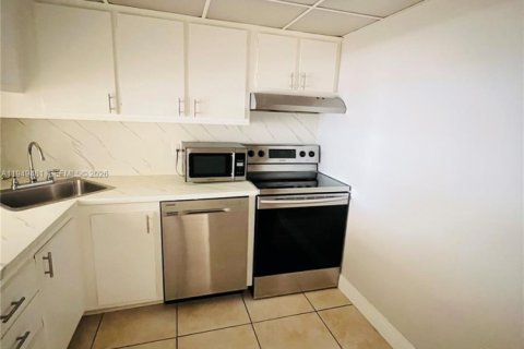 Снять в аренду кондоминиум в Норт-Майами, Флорида 1 спальня, 72.65м2, № 2004976 - фото 4