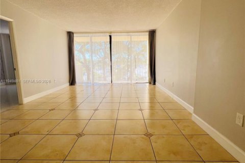 Снять в аренду кондоминиум в Норт-Майами, Флорида 1 спальня, 72.65м2, № 2004976 - фото 2