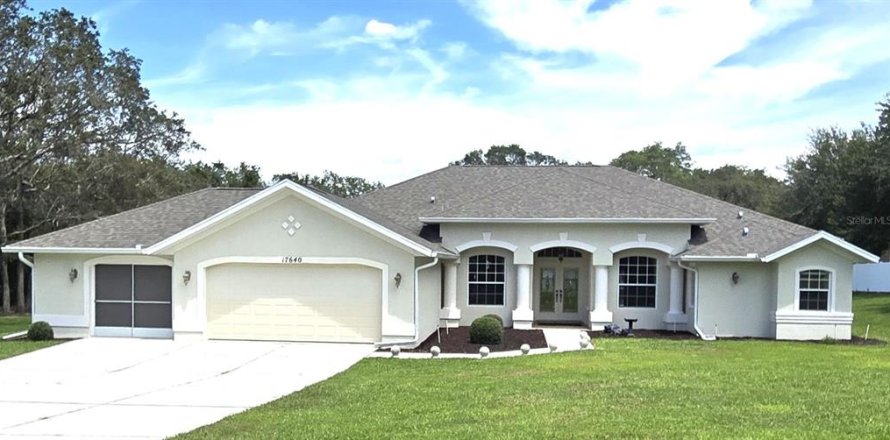 House in Spring Hill, Florida 3 bedrooms, 243.31 sq.m. № 1869721