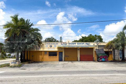 Propiedad comercial en venta en Miami, Florida № 1881717 - foto 14