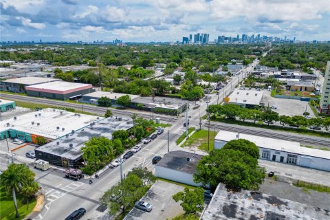 Propiedad comercial en venta en Miami, Florida № 1881717 - foto 7