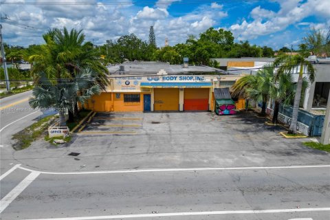 Propiedad comercial en venta en Miami, Florida № 1881717 - foto 4
