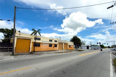 Propiedad comercial en venta en Miami, Florida № 1881717 - foto 12