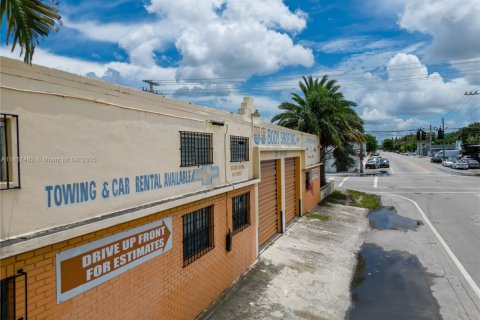 Propiedad comercial en venta en Miami, Florida № 1881717 - foto 15