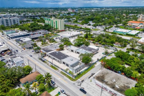 Propiedad comercial en venta en Miami, Florida № 1881717 - foto 10