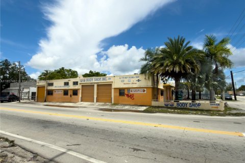 Propiedad comercial en venta en Miami, Florida № 1881717 - foto 3