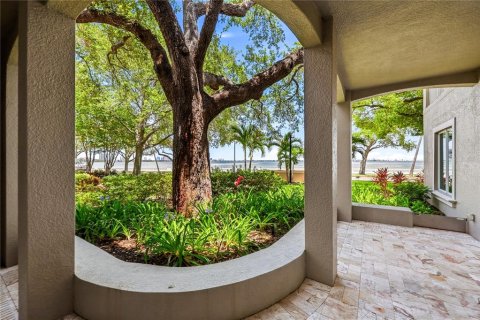 Townhouse in Tampa, Florida 5 bedrooms, 445.56 sq.m. № 2196927 - photo 6