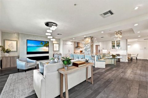 Townhouse in Tampa, Florida 5 bedrooms, 445.56 sq.m. № 2196927 - photo 21