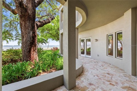 Townhouse in Tampa, Florida 5 bedrooms, 445.56 sq.m. № 2196927 - photo 7