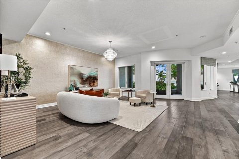 Townhouse in Tampa, Florida 5 bedrooms, 445.56 sq.m. № 2196927 - photo 11