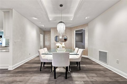 Townhouse in Tampa, Florida 5 bedrooms, 445.56 sq.m. № 2196927 - photo 23