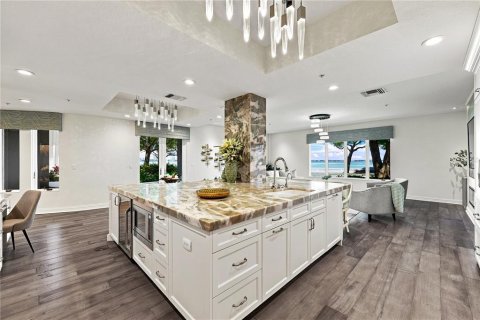 Townhouse in Tampa, Florida 5 bedrooms, 445.56 sq.m. № 2196927 - photo 15