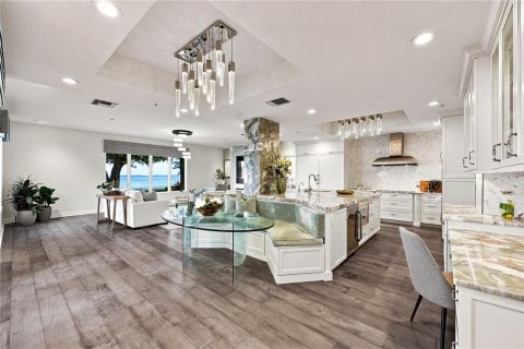 Townhouse in Tampa, Florida 5 bedrooms, 445.56 sq.m. № 2196927 - photo 18