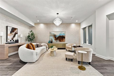 Townhouse in Tampa, Florida 5 bedrooms, 445.56 sq.m. № 2196927 - photo 10