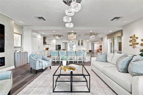 Townhouse in Tampa, Florida 5 bedrooms, 445.56 sq.m. № 2196927 - photo 19
