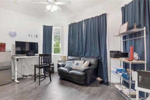 Casa en venta en Homestead, Florida, 4 dormitorios, 244.61 m2 № 2002549 - foto 8