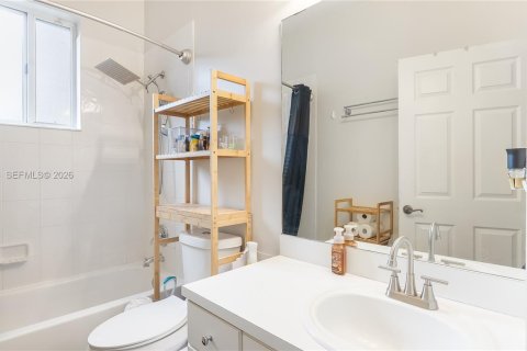 Casa en venta en Homestead, Florida, 4 dormitorios, 244.61 m2 № 2002549 - foto 9