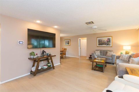 House in Palm Harbor, Florida 2 bedrooms, 155.61 sq.m. № 1918148 - photo 5