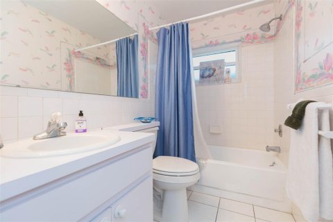 House in Palm Harbor, Florida 2 bedrooms, 155.61 sq.m. № 1918148 - photo 26
