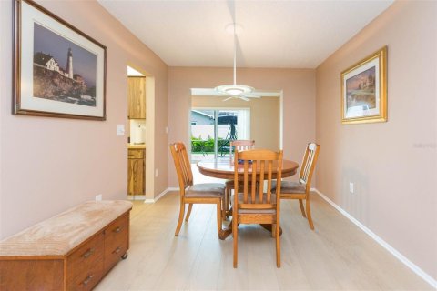 House in Palm Harbor, Florida 2 bedrooms, 155.61 sq.m. № 1918148 - photo 9
