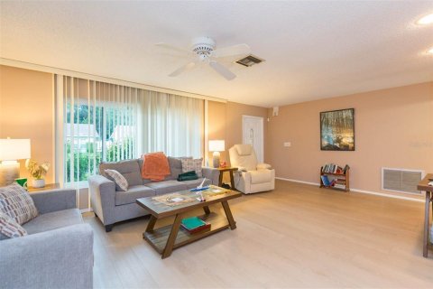 House in Palm Harbor, Florida 2 bedrooms, 155.61 sq.m. № 1918148 - photo 8