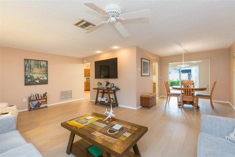 House in Palm Harbor, Florida 2 bedrooms, 155.61 sq.m. № 1918148 - photo 7