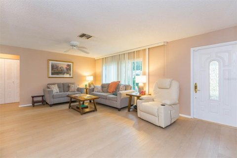 House in Palm Harbor, Florida 2 bedrooms, 155.61 sq.m. № 1918148 - photo 6