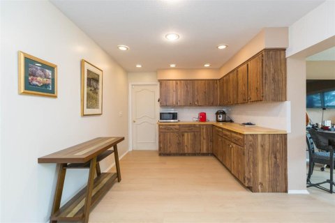 House in Palm Harbor, Florida 2 bedrooms, 155.61 sq.m. № 1918148 - photo 15