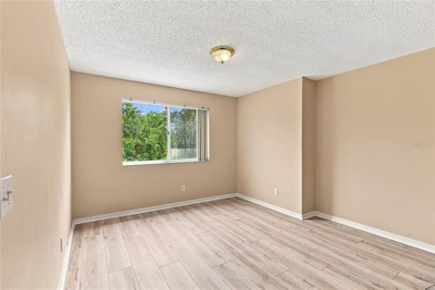 Casa en venta en Tampa, Florida, 4 dormitorios, 238.57 m2 № 2216606 - foto 2