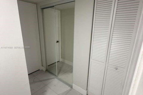 Copropriété à louer à Miami, Floride: 1 chambre, 66.43 m2 № 2036373 - photo 13