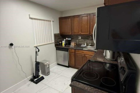 Copropriété à louer à Miami, Floride: 1 chambre, 66.43 m2 № 2036373 - photo 2