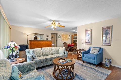 House in Pinellas Park, Florida 2 bedrooms, 161.37 sq.m. № 1916224 - photo 11