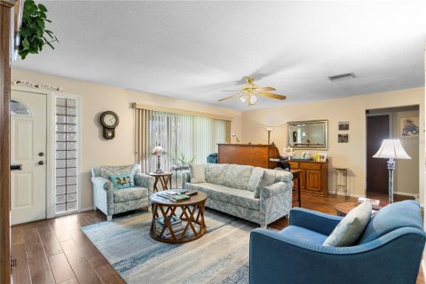 House in Pinellas Park, Florida 2 bedrooms, 161.37 sq.m. № 1916224 - photo 10