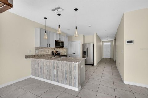 House in Winter Haven, Florida 3 bedrooms, 132.48 sq.m. № 2233308 - photo 7