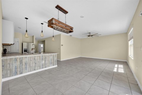 House in Winter Haven, Florida 3 bedrooms, 132.48 sq.m. № 2233308 - photo 17