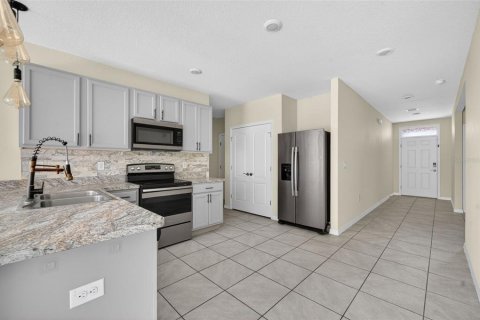 House in Winter Haven, Florida 3 bedrooms, 132.48 sq.m. № 2233308 - photo 9