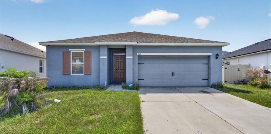House in Winter Haven, Florida 3 bedrooms, 132.48 sq.m. № 2233308