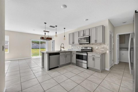 House in Winter Haven, Florida 3 bedrooms, 132.48 sq.m. № 2233308 - photo 6