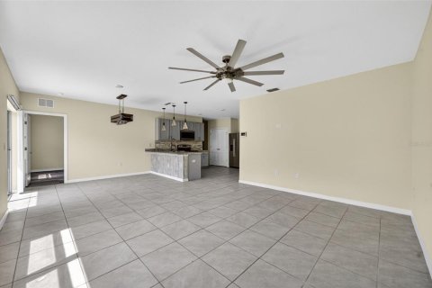 House in Winter Haven, Florida 3 bedrooms, 132.48 sq.m. № 2233308 - photo 14