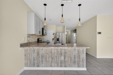 House in Winter Haven, Florida 3 bedrooms, 132.48 sq.m. № 2233308 - photo 8