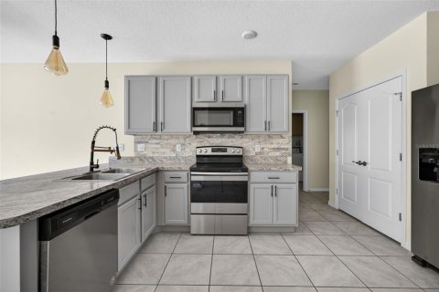 House in Winter Haven, Florida 3 bedrooms, 132.48 sq.m. № 2233308 - photo 10