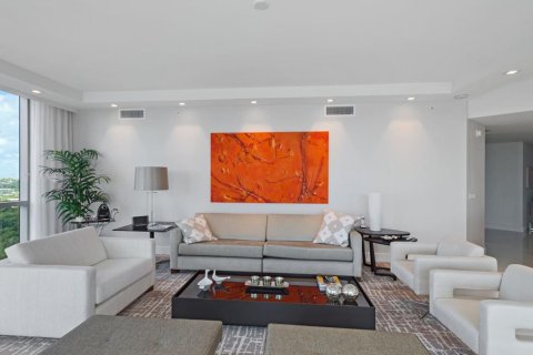 Apartment in THE RESERVE AT MARINA PALMS in North Miami Beach, Florida 2 bedrooms, 136 sq.m. № 467 - photo 1