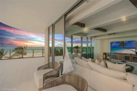 Condo in Pompano Beach, Florida, 3 bedrooms  № 1711128 - photo 1